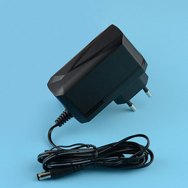 黑色CE电源适配器24V0.7A